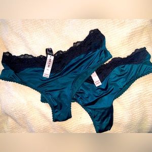 NWT Victoria Secret cheeky panties (M)